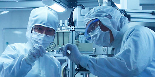 DPM_Kalrez_for_Life_Sciences_UA_2X1.jpeg